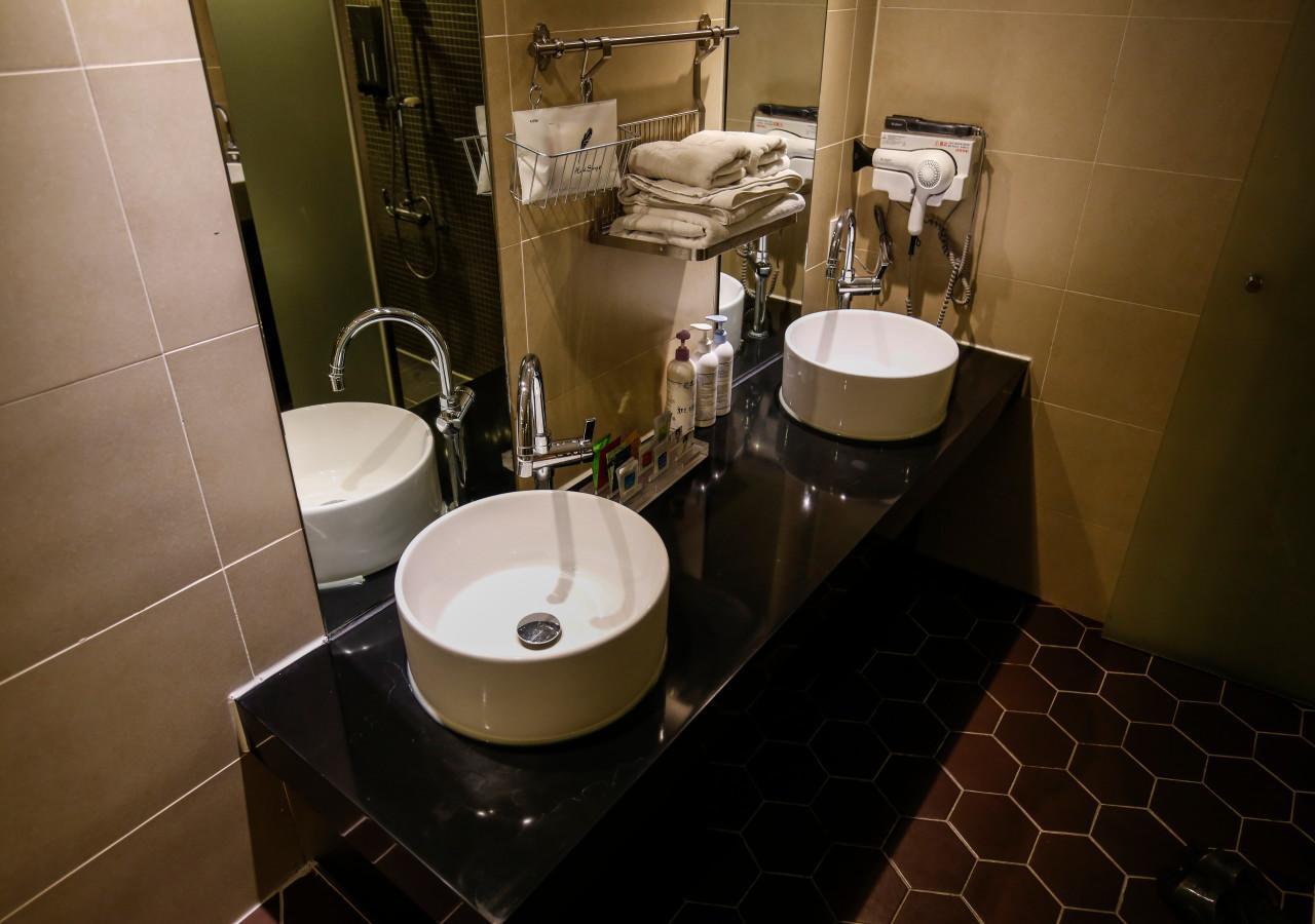 Hotel Story